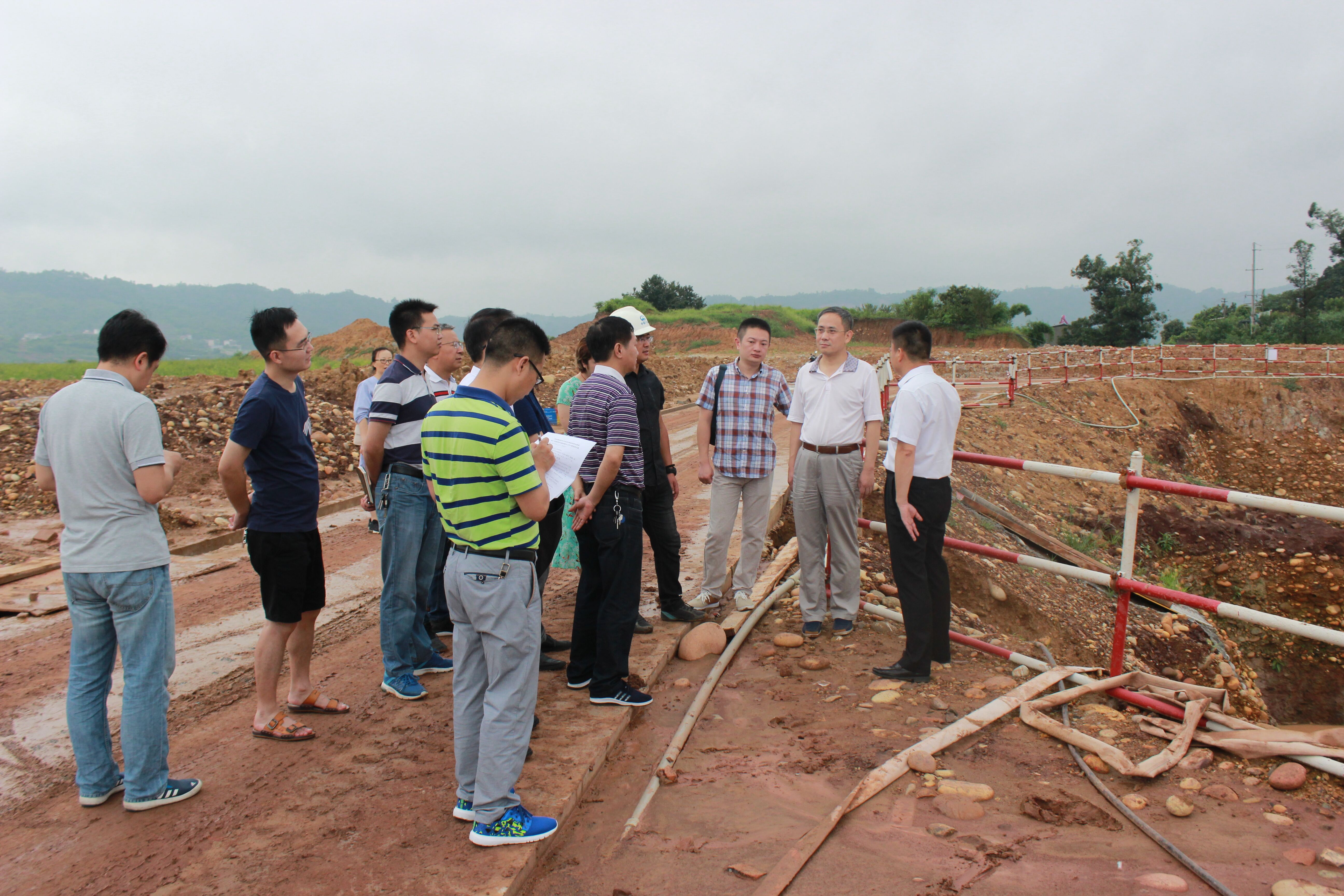 市紀委派駐市環(huán)保局紀檢組和市水務局領導到集團公司調研