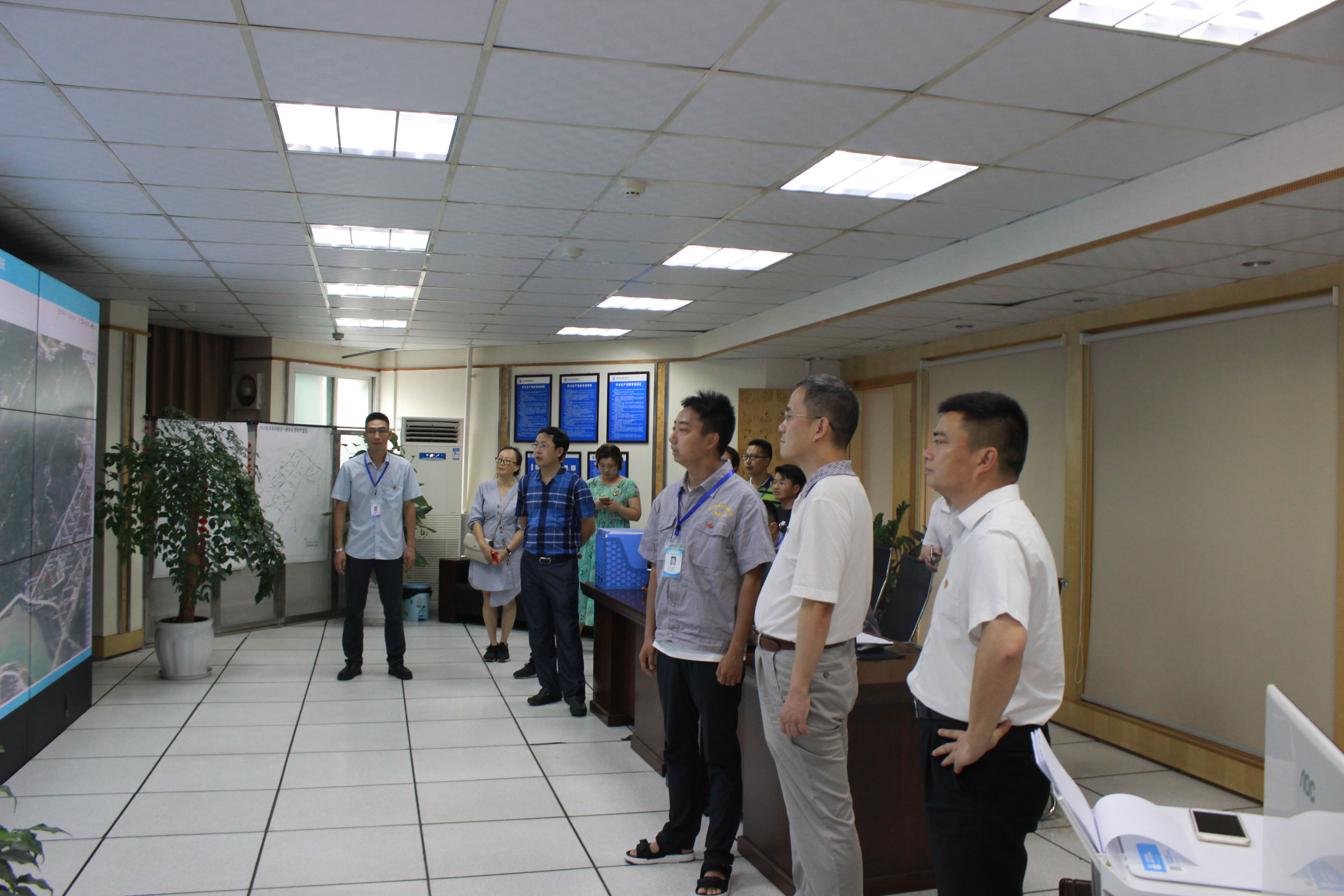 市紀委派駐市環(huán)保局紀檢組和市水務局領導到集團公司調研