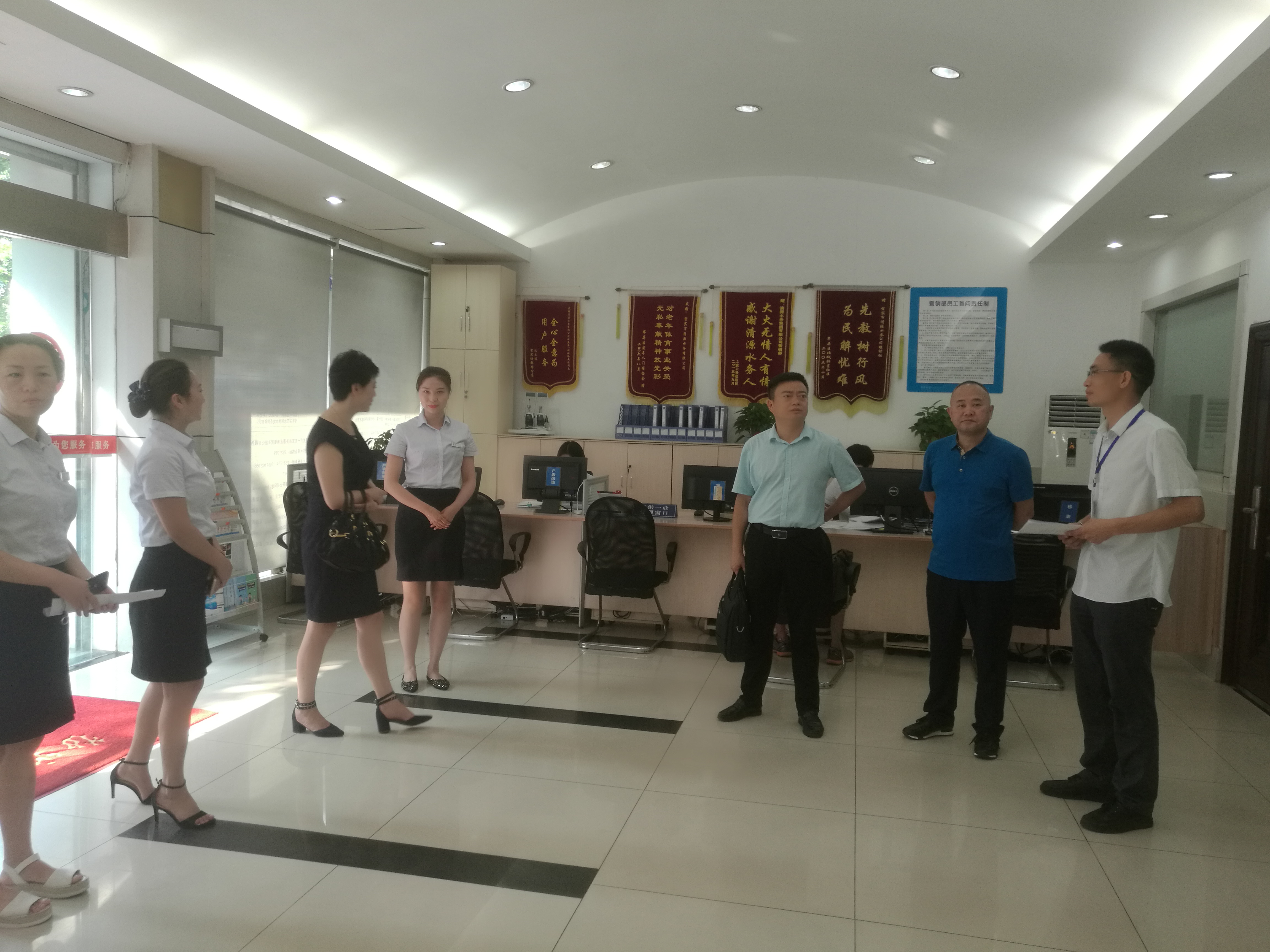 集團(tuán)公司黨委書(shū)記、董事長(zhǎng)梁紅率隊(duì)深入營(yíng)銷(xiāo)一線開(kāi)展調(diào)研