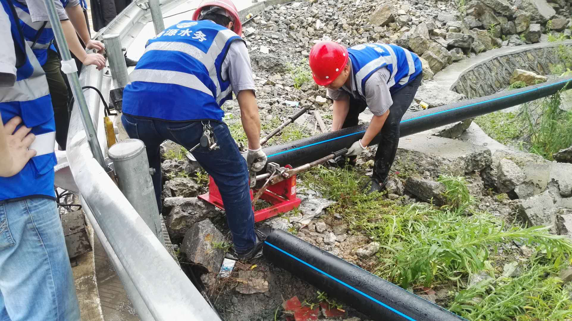 危急時(shí)刻不忘使命，確?？拐鹁葹?zāi)物資按時(shí)送達(dá)