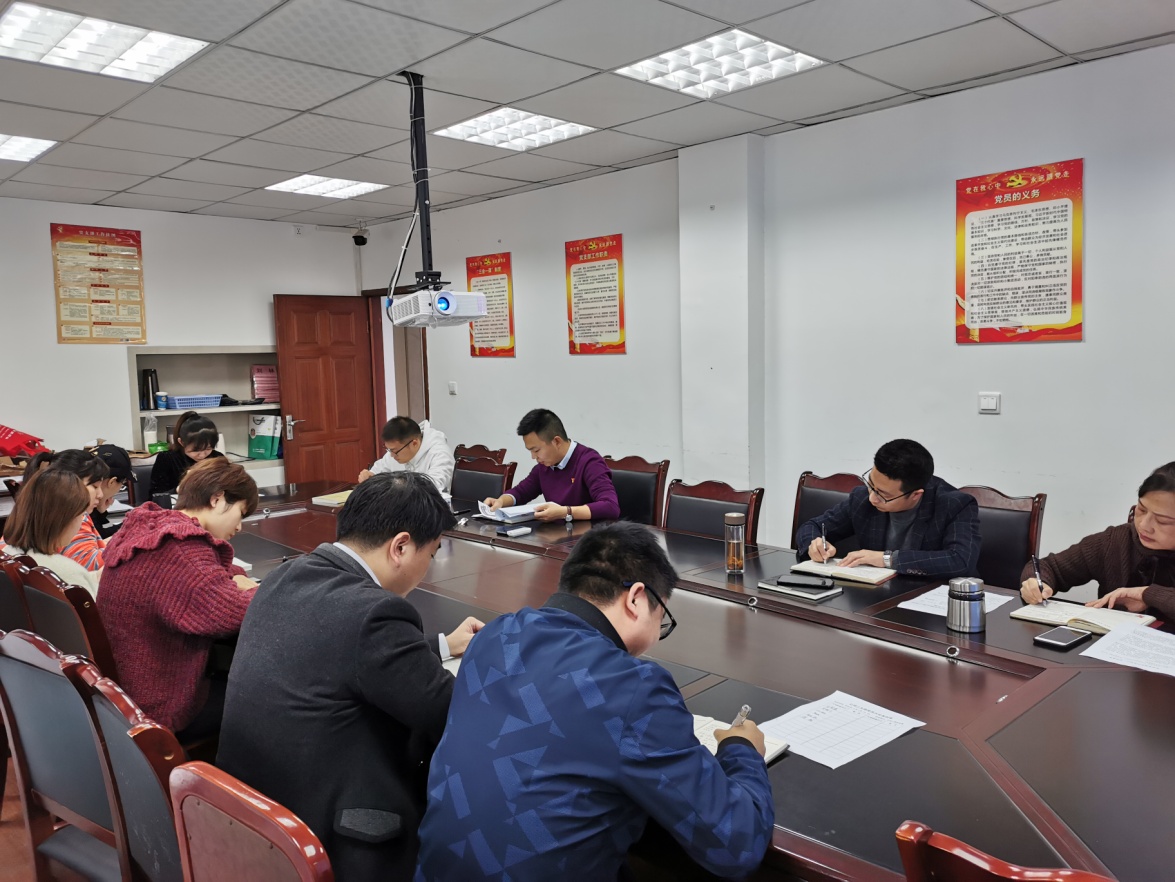 強(qiáng)化責(zé)任擔(dān)當(dāng) ，牢記職責(zé)使命