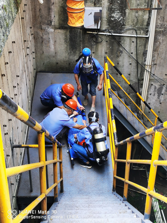 污水泵站管理部和營(yíng)銷部聯(lián)合開(kāi)展 有限空間事故應(yīng)急演練