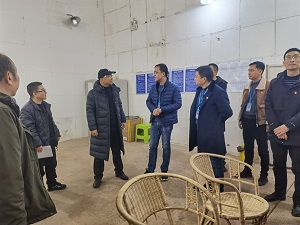 市國(guó)資委領(lǐng)導(dǎo)到清源水務(wù)集團(tuán)慰問(wèn)優(yōu)秀人才、困難黨員并開(kāi)展節(jié)前安全檢查