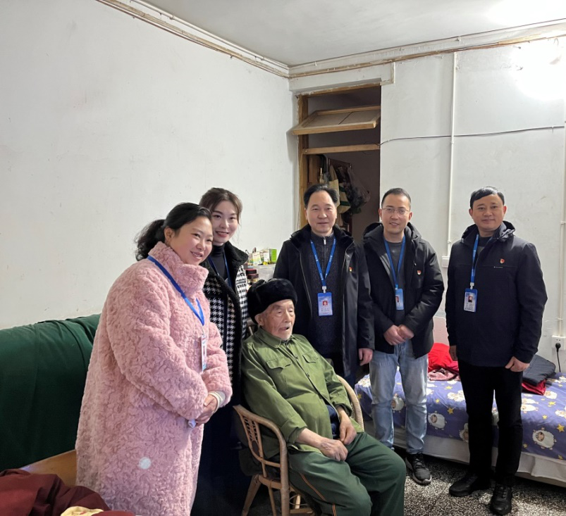 節(jié)前慰問(wèn)送溫暖，情系下渡口社區(qū)困難群眾