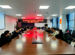 弘揚(yáng)雷鋒精神，在平凡中成就不平凡