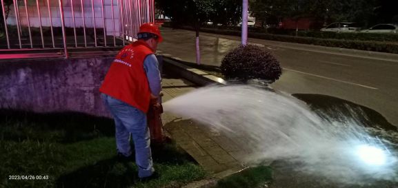 深夜集中管網(wǎng)沖洗，保障安全優(yōu)質(zhì)供水